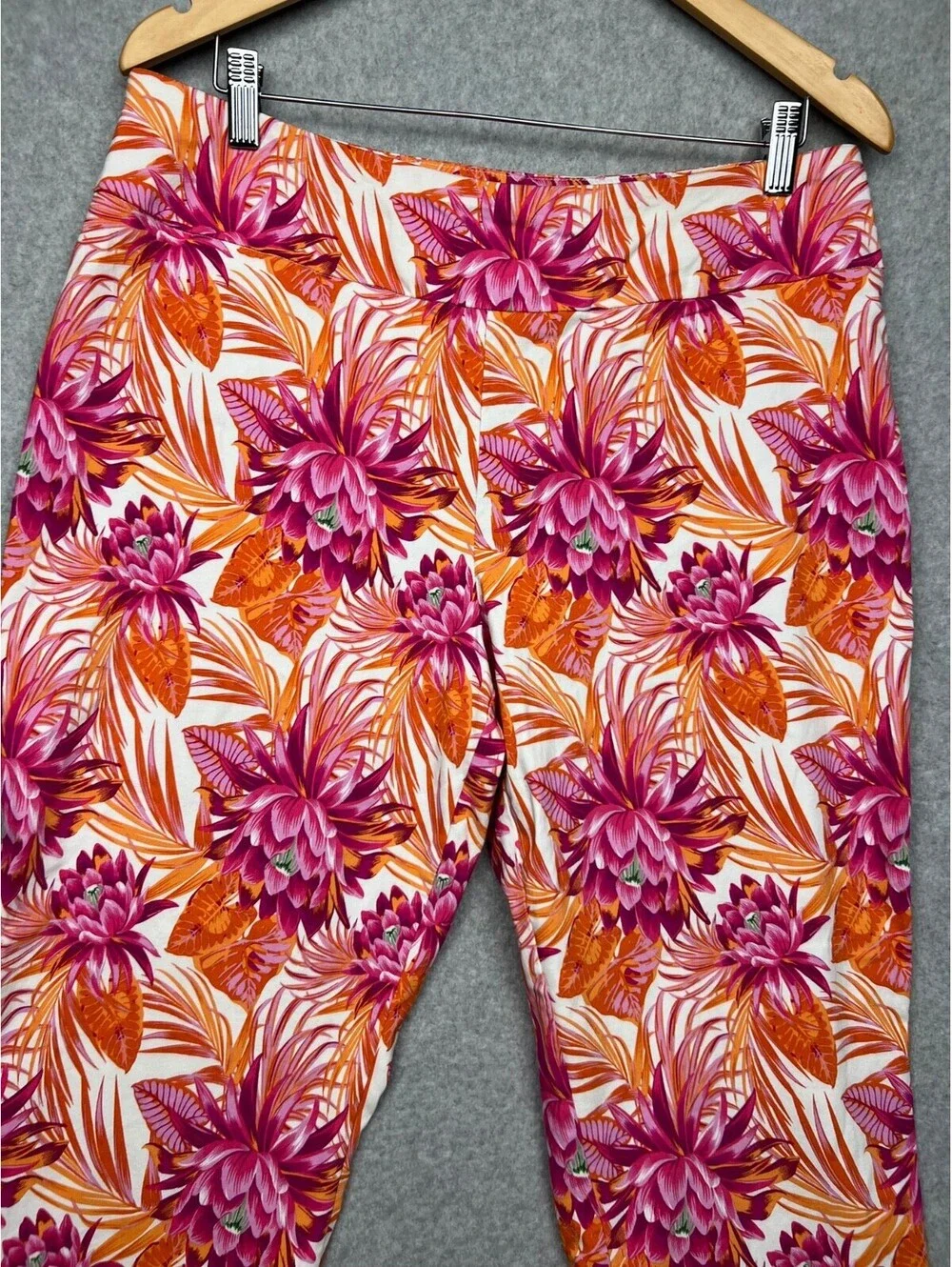 Ashley Stewart Floral Capris Pants Womens 14/16 Tropical Coastal Casual Colorful